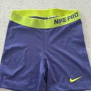 Nike pro 4 inch small, like new